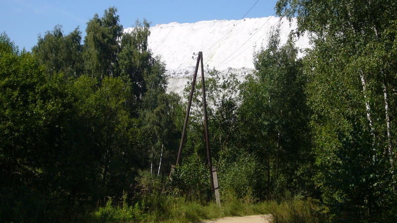 Белая стена