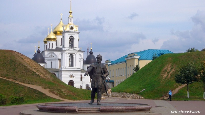 Памятник Юрию Долгорукому 