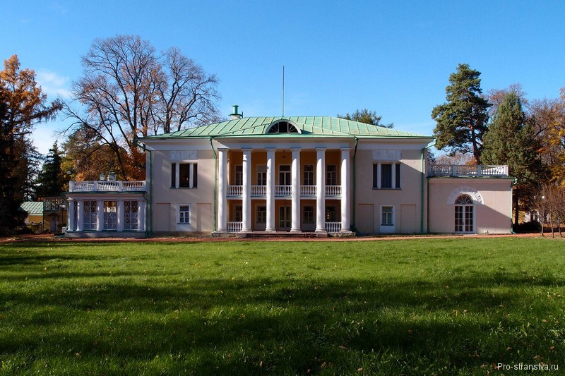 Восточный фасад главного дома