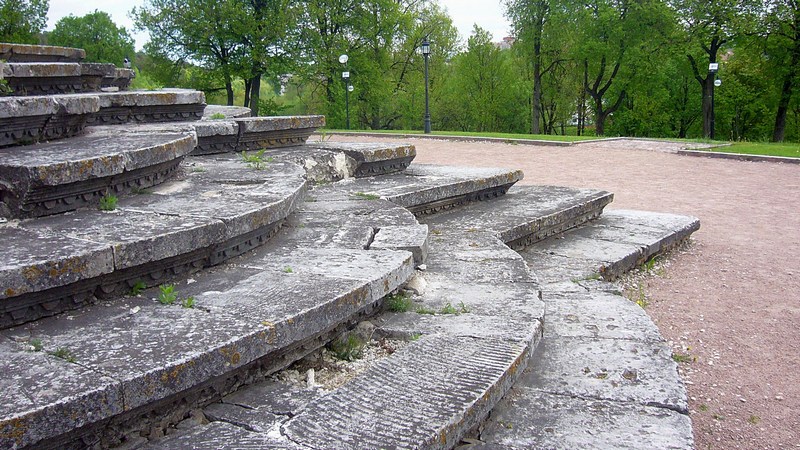 Каменные резные ступени