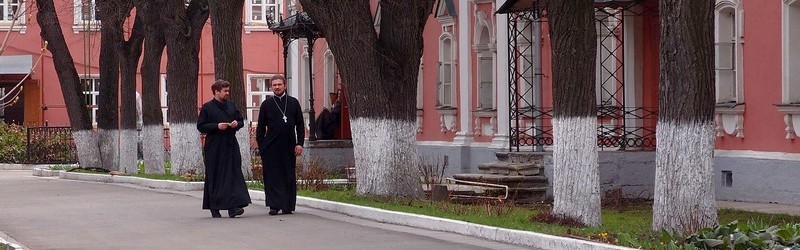 Два монаха