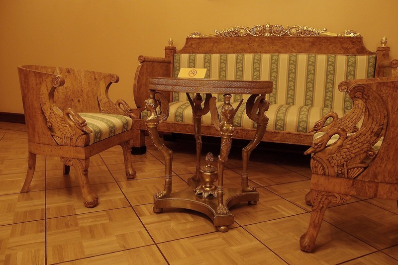 Старинная мебель из карельской березы