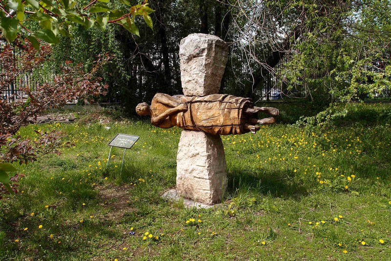 Деревянная скульптура