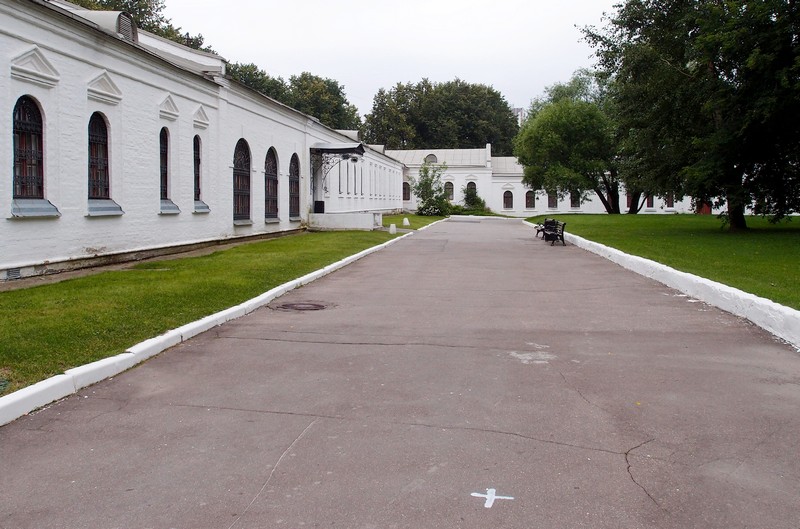 Внутри Каре Государева двора