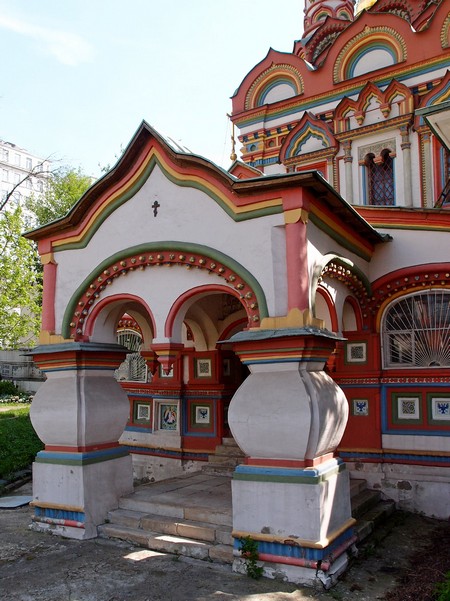 Вход в храм