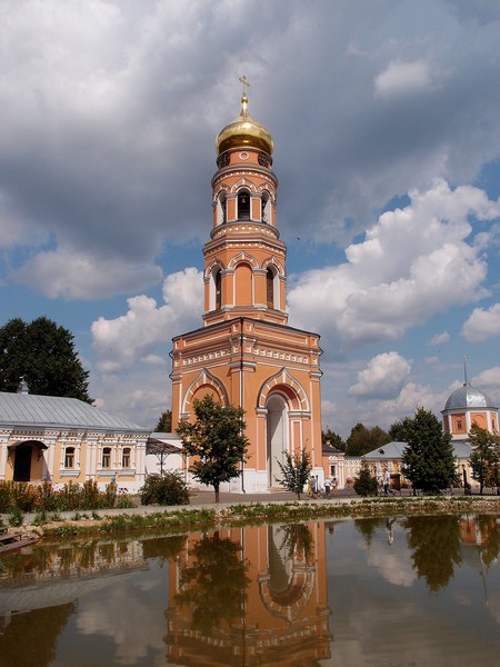 Высокая колокольня