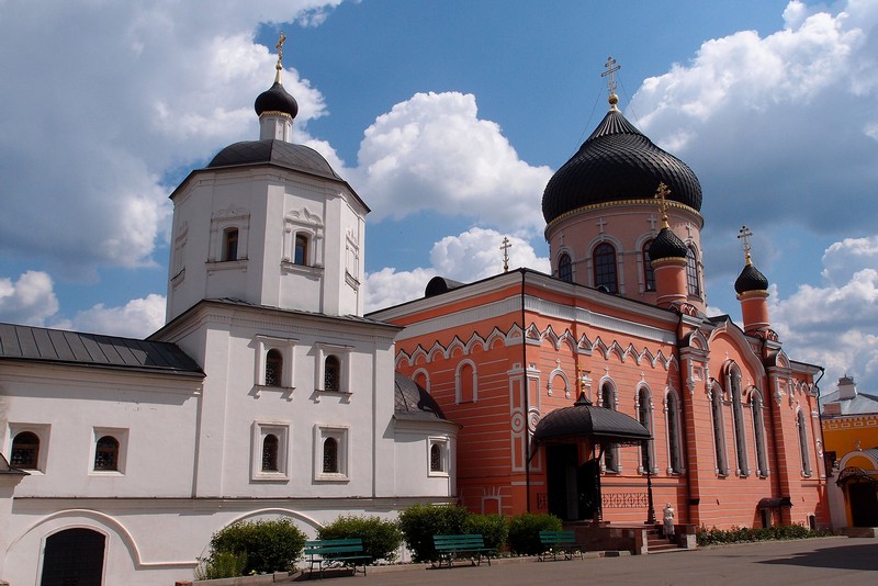 Два монастырских храма