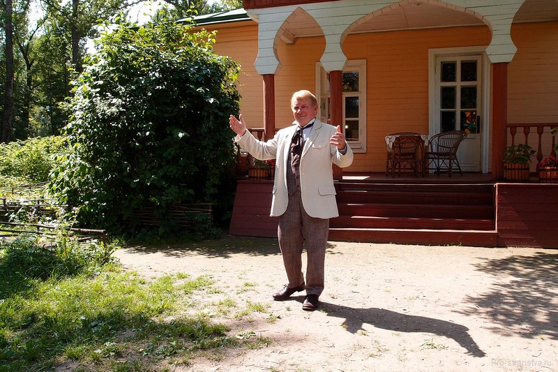 Артист-чтец Юрий Голышев