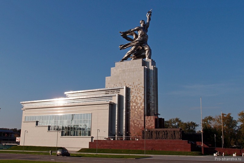 Рабочий и Колхозница