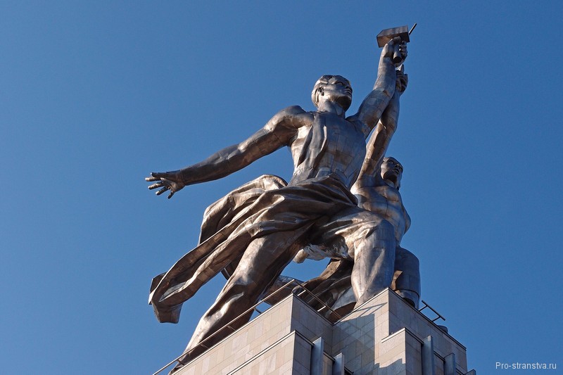 Скульптура Мухиной "Рабочий и Колхозница"