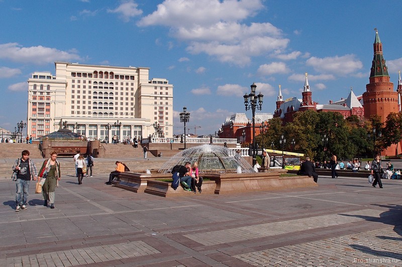 Вид с Манежной на гостиницу Москва