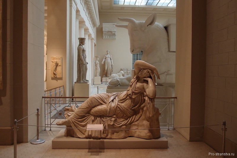 Спящая Ариадна в Греческом зале