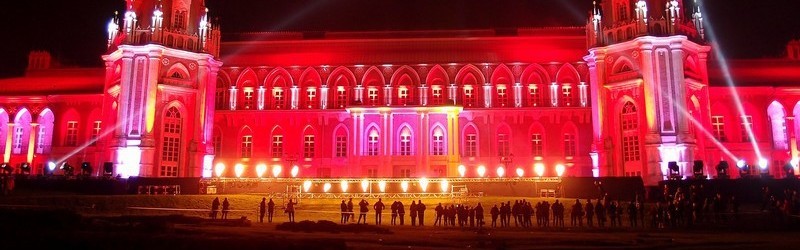 Фоторепортаж со светового шоу в Царицыно