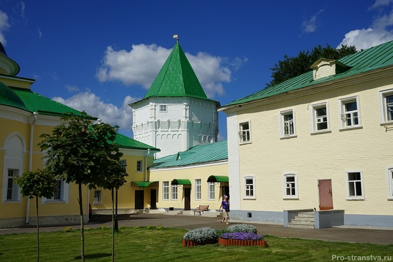 Монастырские строения