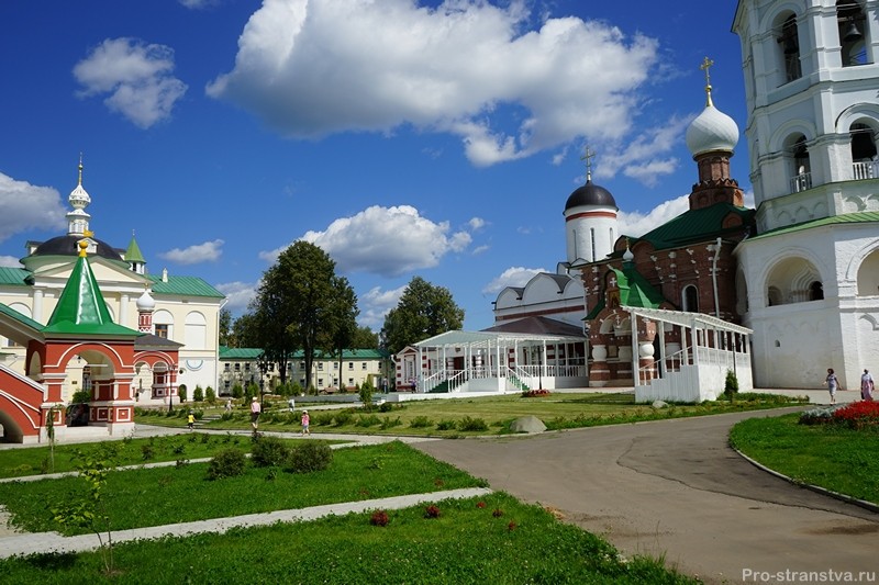 Сцена и трибуны