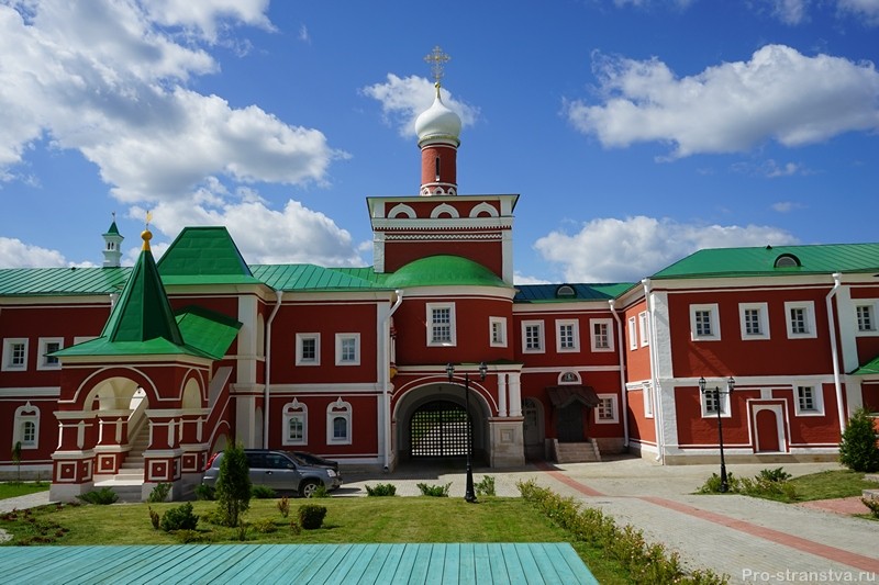 Надвратая Преображенская церковь
