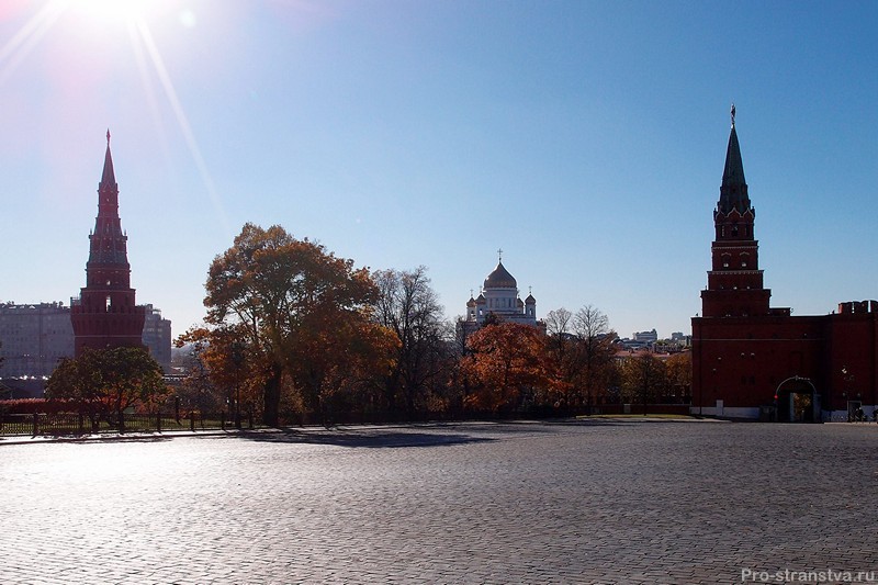 Вид на башни Кремля