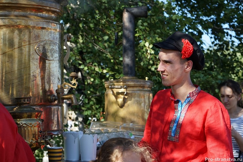 У самовара