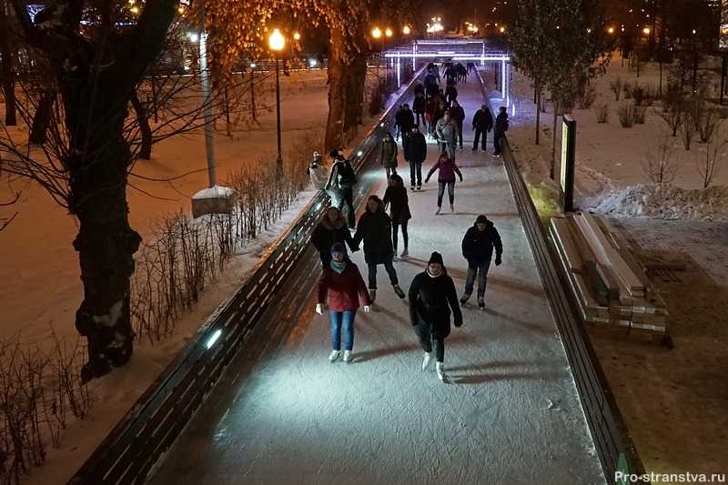 Аллея под тоннелем