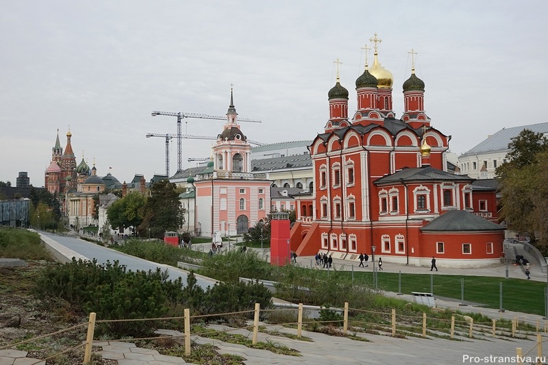 Здания вдоль улицы Варварка
